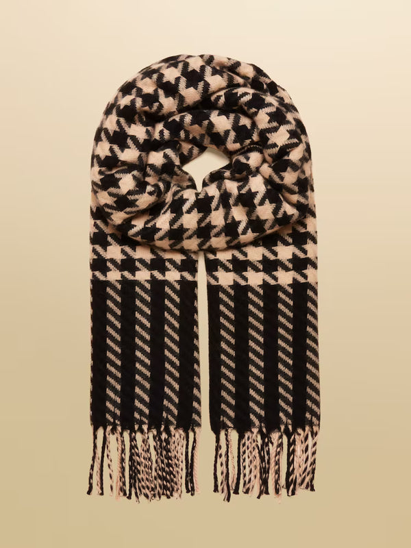 Houndstooth patterned scarf with fringes on a beige background