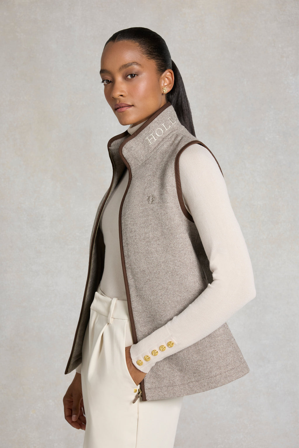Holland Cooper Hillford Country Gilet in Sahara Twill